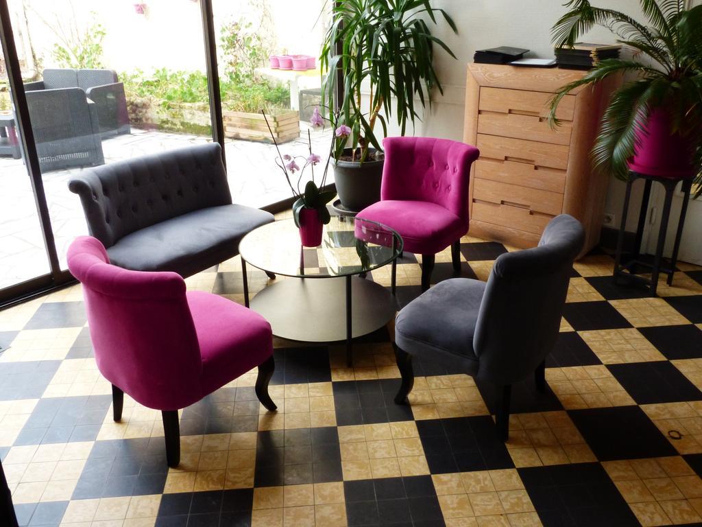 Logis Hotel Au Croissant Buzancais Exterior photo