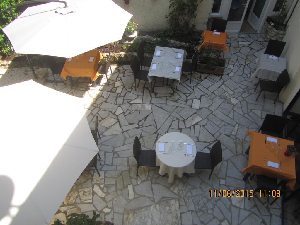 Logis Hotel Au Croissant Buzancais Exterior photo
